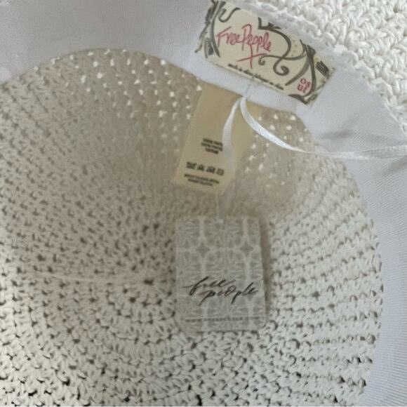 NWT FREE PEOPLE Amelia Scalloped Crochet Sun Hat White - Picture 4 of 5